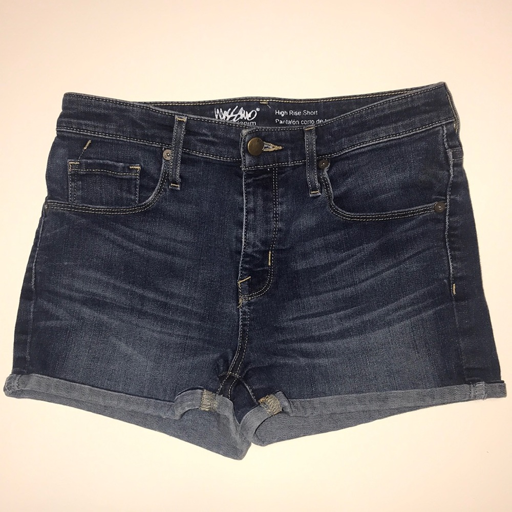 Size 4 - juniors; 27 in. Waist - high rise